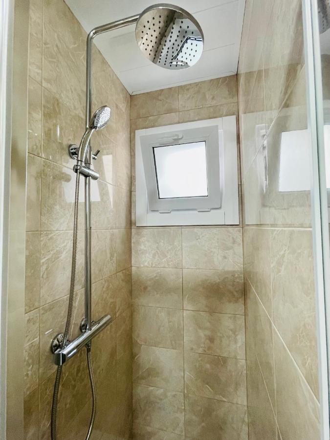 Barca 1 Apartment ซานต์อาเตรียเดเบซอซ ภายนอก รูปภาพ
